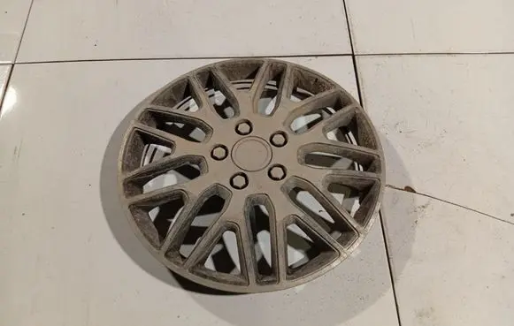 Skoda Fabia Mk1 (6Y) R14 wheel hub/cap/trim