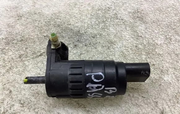 Volkswagen PASSAT B8 Windscreen/windshield washer pump 1K6955651 713037421