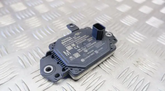 Toyota Yaris XP210 Distronic sensor radar 882100D040