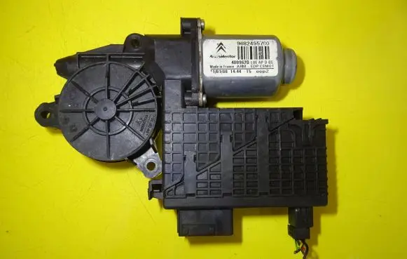 Citroen C4 I Picasso Front door window regulator motor 9682495780