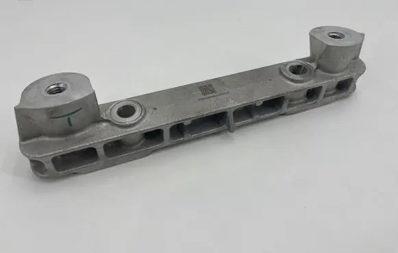 Volvo XC40 Engine mounting bracket 32137504 8889666108