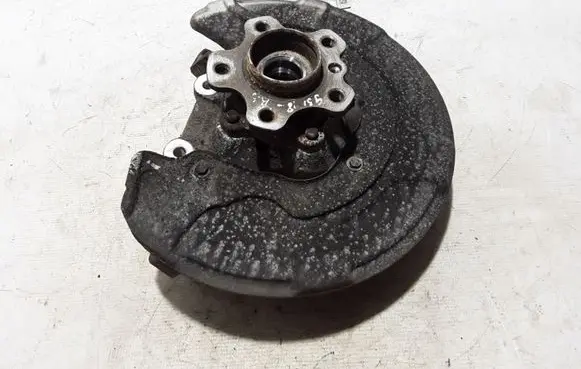 BMW 5 G30 G31 Rear wheel hub 6861137