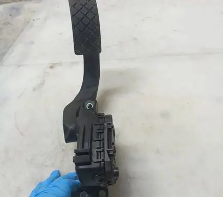 Audi A6 S6 C5 4B Accelerator throttle pedal 8D1723523F 6PV00837602