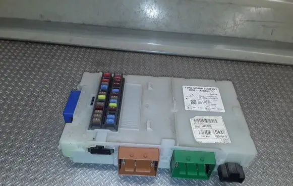 Ford Mondeo MK IV Fuse module 7G9T14A073DD