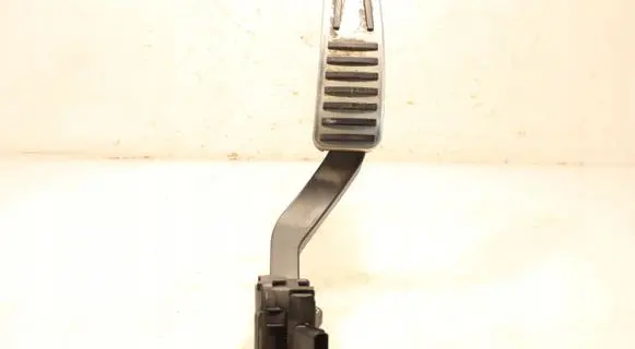 Accelerator throttle pedal