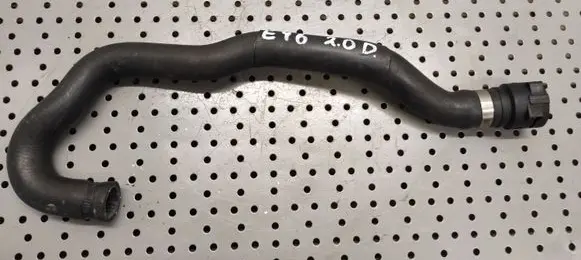 Coolant pipe/hose
