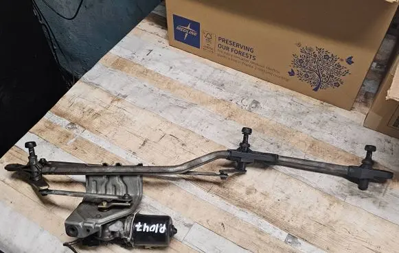 Renault Scenic II - Grand scenic II Front wiper linkage and motor