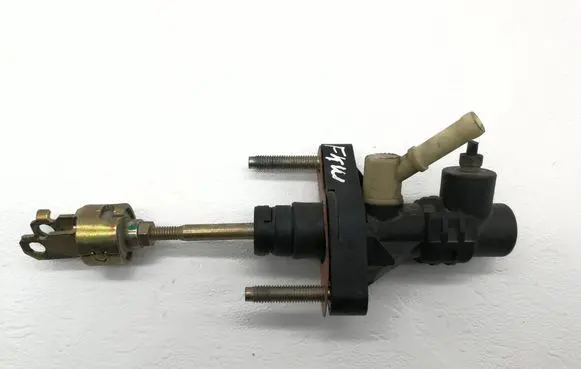 Toyota Corolla E120 E130 Clutch slave cylinder 