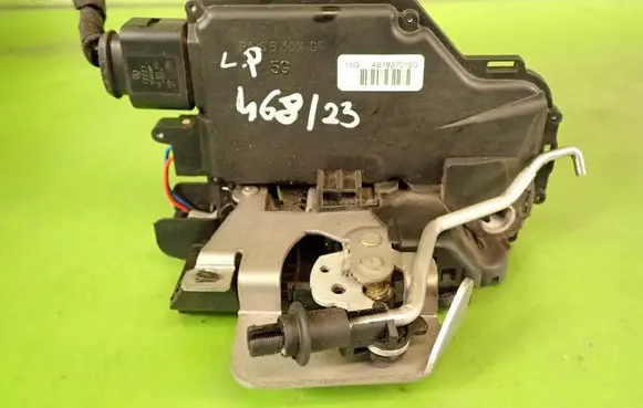 Audi A6 S6 C5 4B Front door lock 4B1837015G