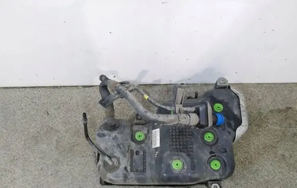 Hyundai Tucson TL AdBlue liquid reservoir 