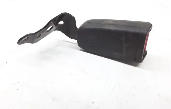 Middle seatbelt buckle (rear)