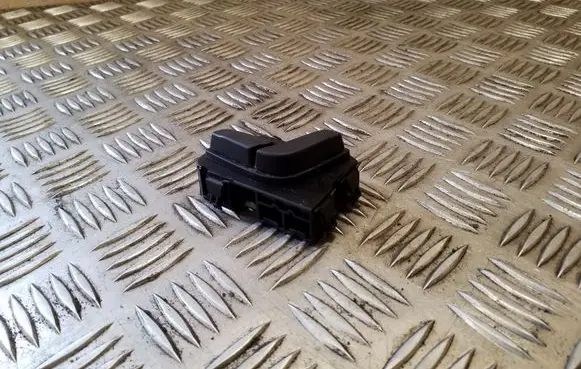 Mercedes-Benz C W204 Seat control switch 03463870 A2048708910