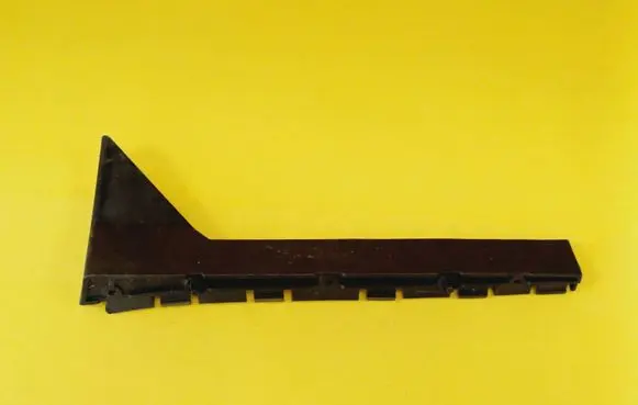 Rear bumper mounting bracket
