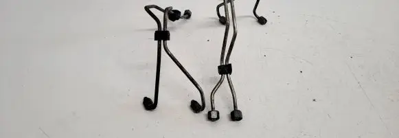 Fuel injector supply line/pipe