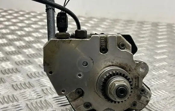 Mercedes-Benz A W169 Fuel injection high pressure pump A6400700701 0445010120