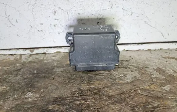 Mercedes-Benz C W202 Glow plug pre-heat relay 0185457232