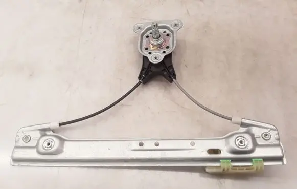 Rear door manual window regulator