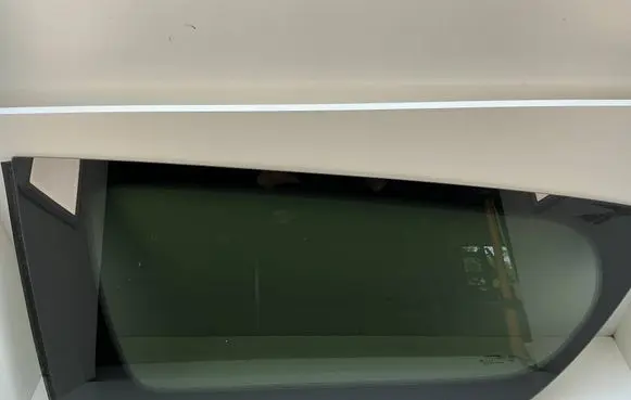 Chrysler Pacifica Rear side window E000989 43R000184