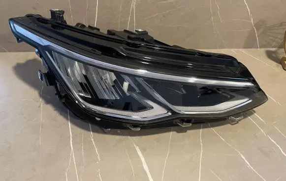Volkswagen Golf VIII Headlight/headlamp 90180972