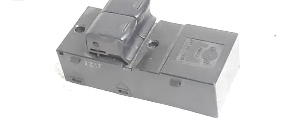 Nissan Primera Electric window control switch
