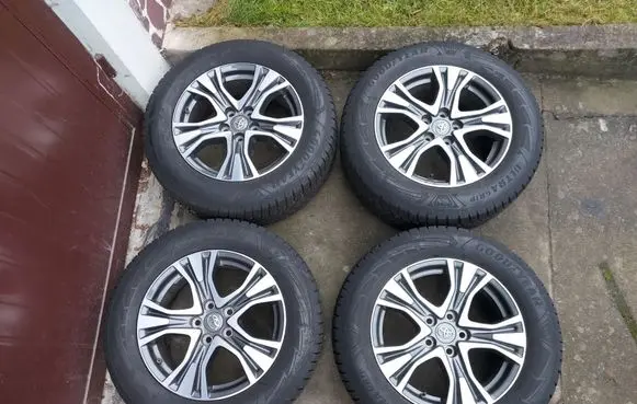Toyota RAV 4 (XA40) R17 alloy rim