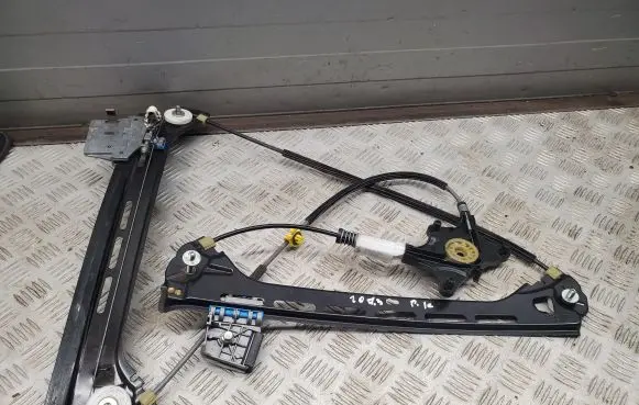 Mercedes-Benz E C207 W207 Front door electric window regulator 