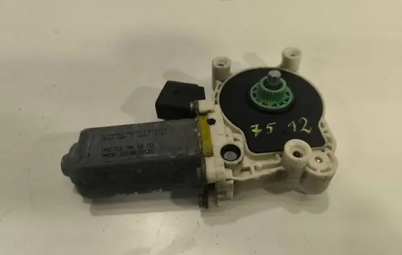 BMW X5M E70 Front door window regulator motor 7267692 927614102 23123A1651