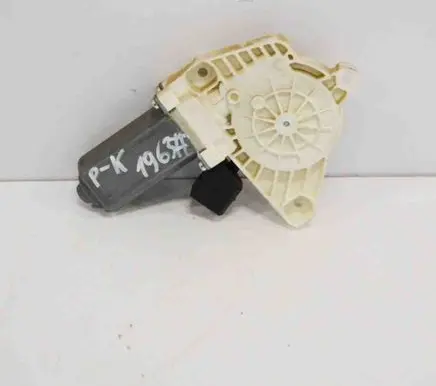 Mercedes-Benz CLA C117 X117 W117 Front door window regulator motor