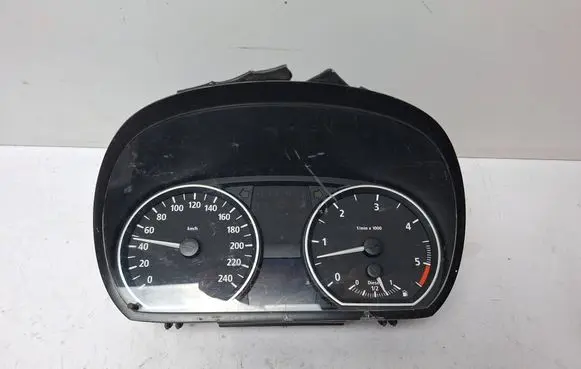 BMW 1 E82 E88 Speedometer (instrument cluster) 102495213 100027292 6947136
