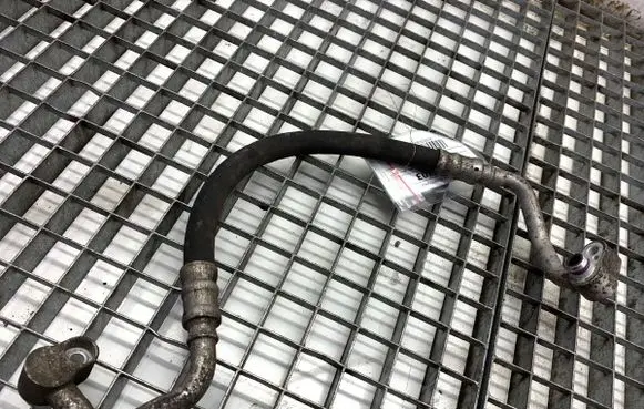 Skoda Octavia Mk2 (1Z) Air conditioning (A/C) pipe/hose 