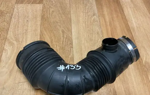 Opel Insignia A Turbo air intake inlet pipe/hose 55561787 329788454
