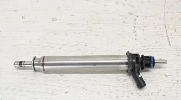 Mercedes-Benz GLA W156 Fuel injector A2560700187 0261500397