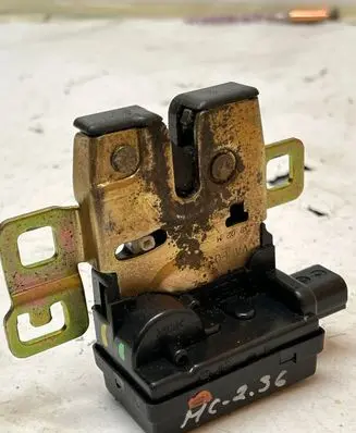 Mini Cooper Hatch Hardtop Tailgate/trunk/boot lock/catch/latch 7112349