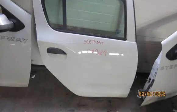 Dacia Sandero Rear door
