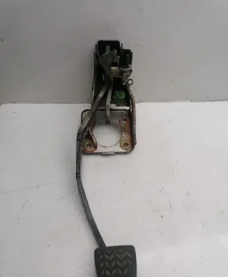 Toyota Yaris Brake pedal 3132152010