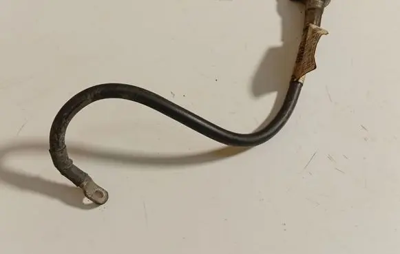 Opel Astra J Positive cable (battery) 13253570