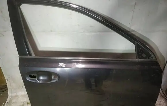 Subaru Legacy Front door pilkos