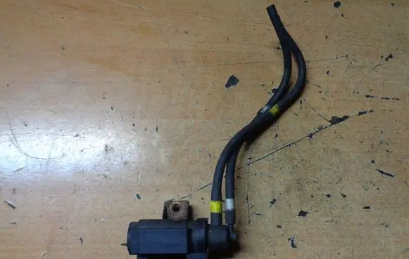 Suzuki Swift II Turbo solenoid valve 1811779J51