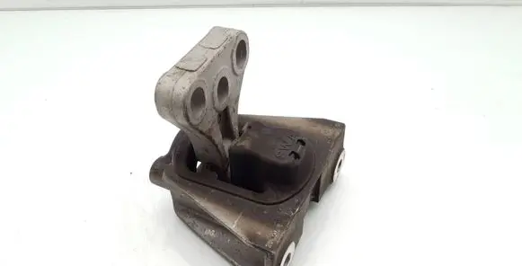 Honda CR-V Engine mount bracket 