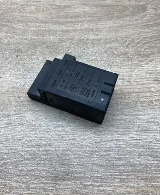 BMW 5 E39 Glow plug pre-heat relay 2243562 72RB500