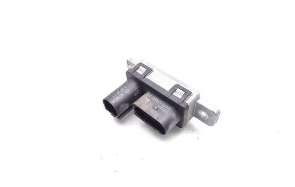 Land Rover Discovery 4 - LR4 Glow plug pre-heat relay GX7312B533AD 0281003129