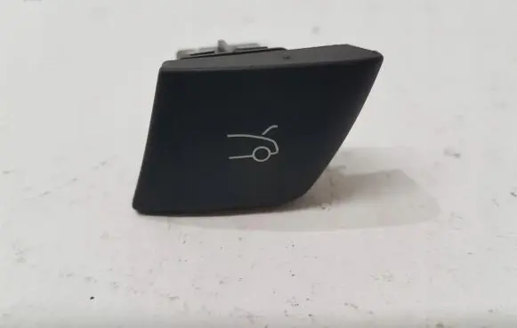 Citroen DS5 Tailgate opening switch 