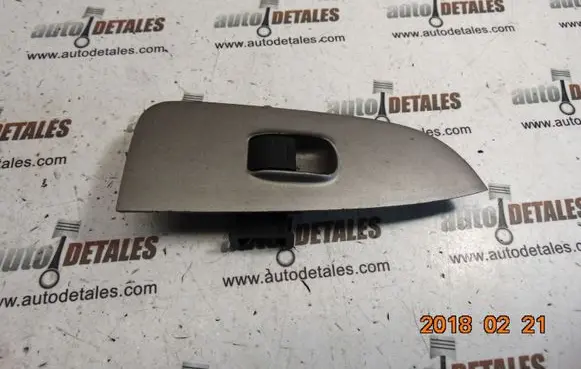 Honda CR-V Electric window control switch 83711SCAAG010M1
