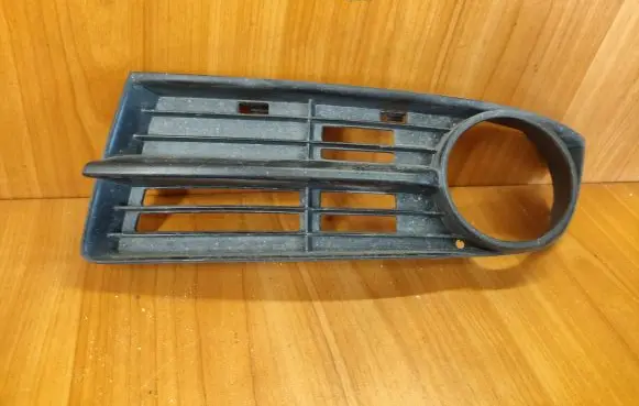 Volkswagen Touran I Front bumper lower grill 1T0853665A 13404