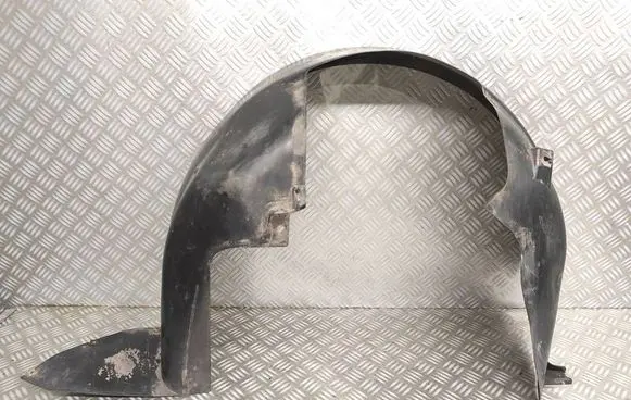 Front wheel arch liner splash guards