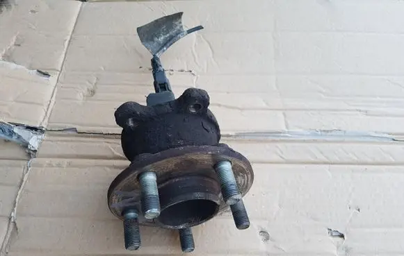 Ford Galaxy Rear wheel hub