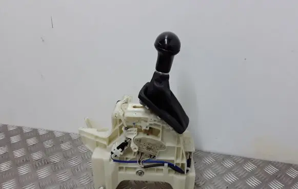 KIA Carens III Gear shifter/selector 46700A4900