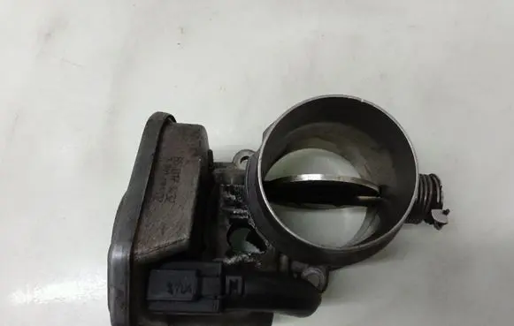 BMW 5 E60 E61 Throttle valve 779148102