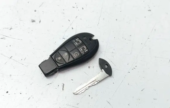 Chrysler Voyager Ignition key/card 56046710AA