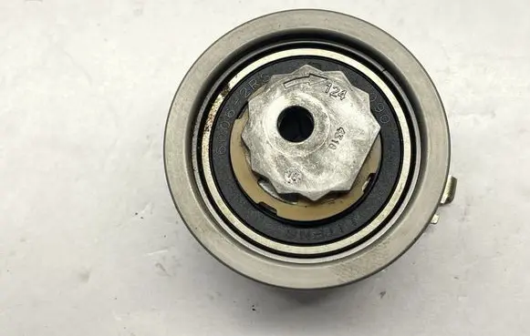 Volkswagen Jetta VII Generator/alternator belt tensioner 04C109479J 04C109479